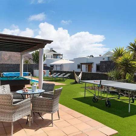 Ambar Cherry Βίλα *