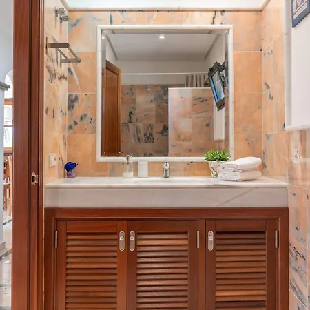 Ambar Cherry Βίλα